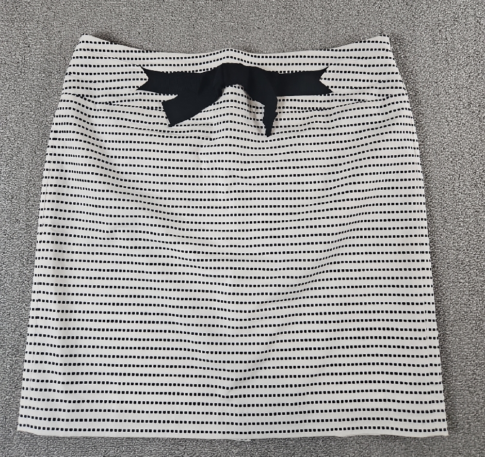 Ann Taylor Loft midi sz 12 Pencil Skirt white & Black bow in front office career
